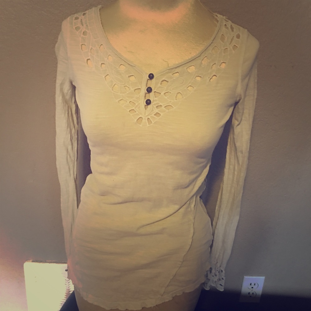 Free people asymmetrical top