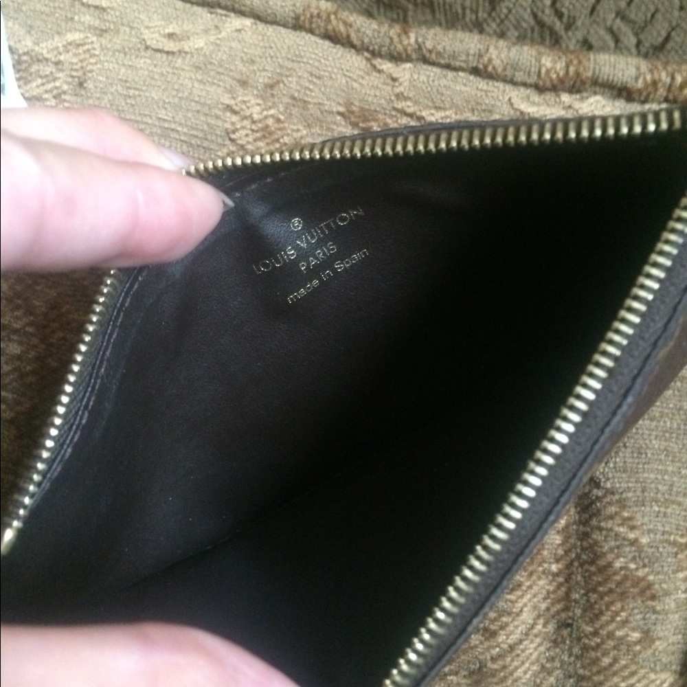 🚫(SOLD) Authentic Louis Vuitton Pouch Wallet - Picture 3 of 8