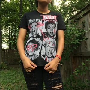 black 5sos tee