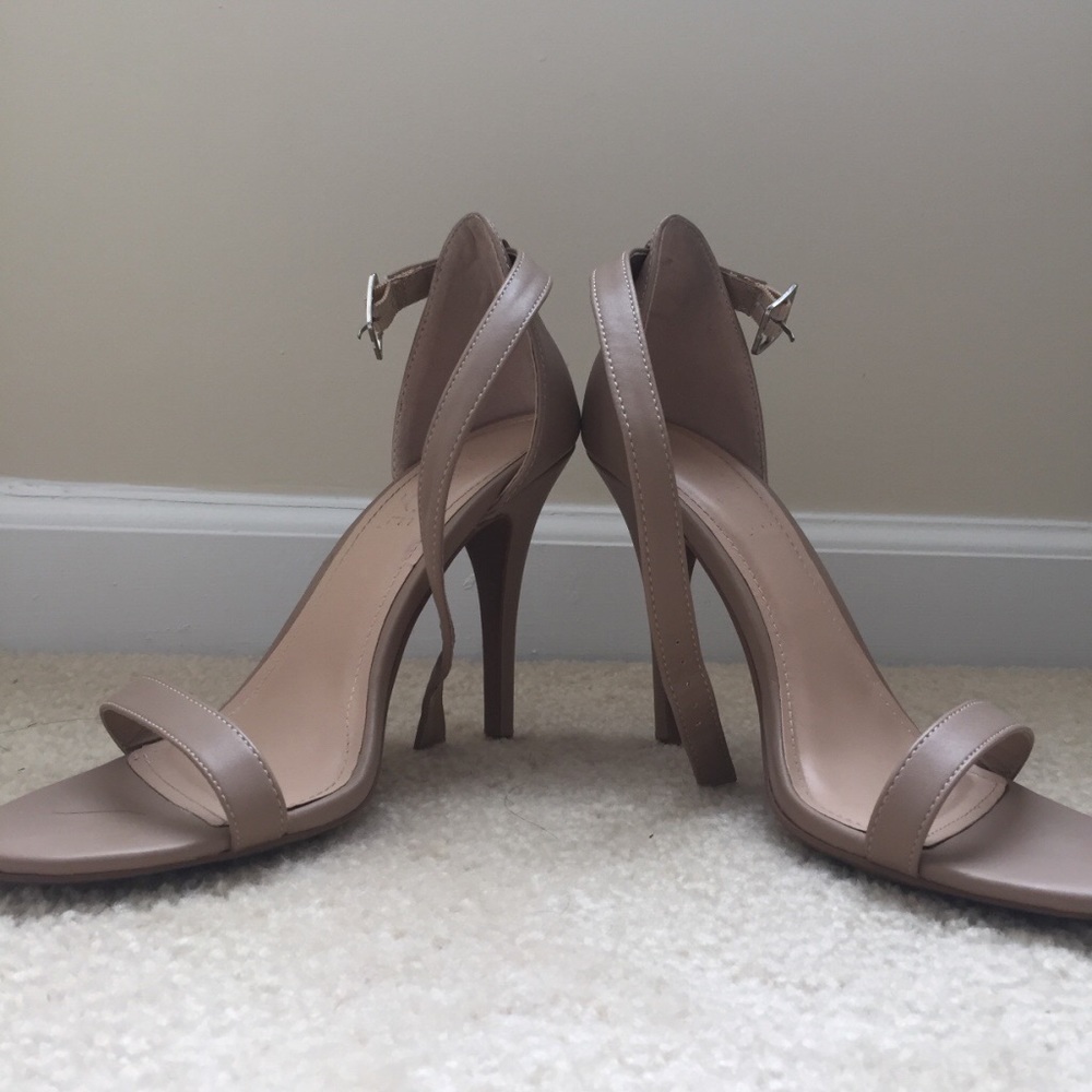 Shoes - Picture 4 of 5
