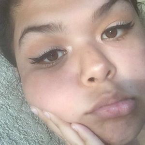 Meet your Posher, Elisea