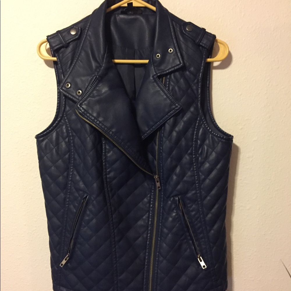Blue quilted vest w/zipper closure and pockets.