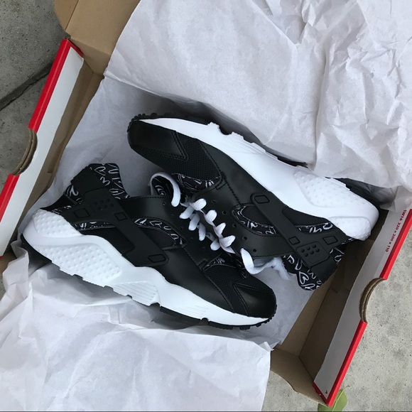 NWB 🖤 NIKE HUARACHE | READ 😍 - Picture 2 of 8