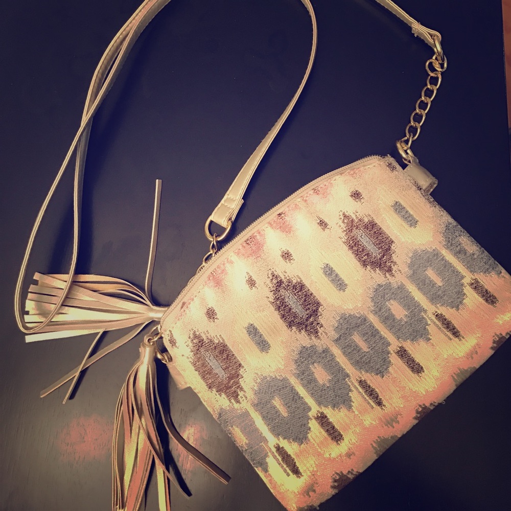 FINAL SALE!!! 🔅🔅🔅Maurices cross-body purse