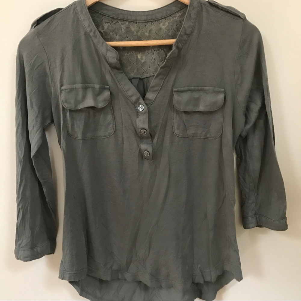 NY&C green button down top