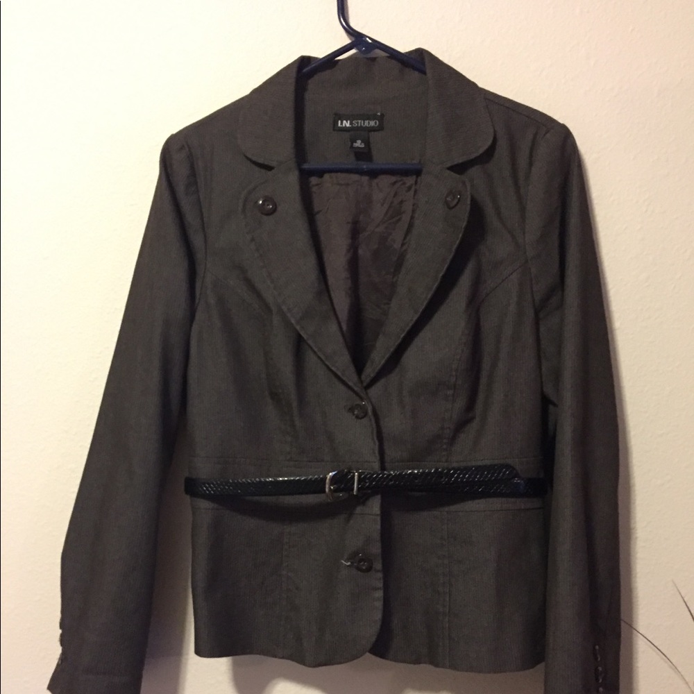Light weight brown fitted jacket