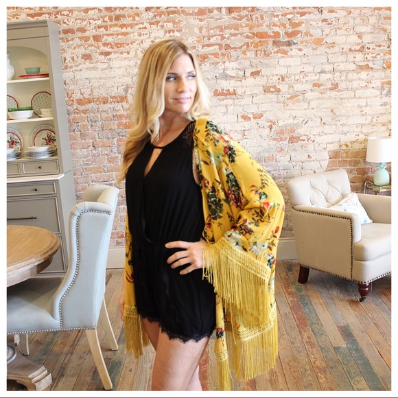 Black lace detail surplice romper - Picture 4 of 6