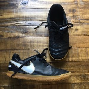 Nike Boys Tiempo Casual Sneakers Size 2