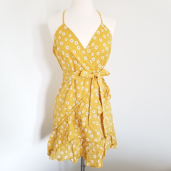 ruffle backless dress - Picture 3 of 4