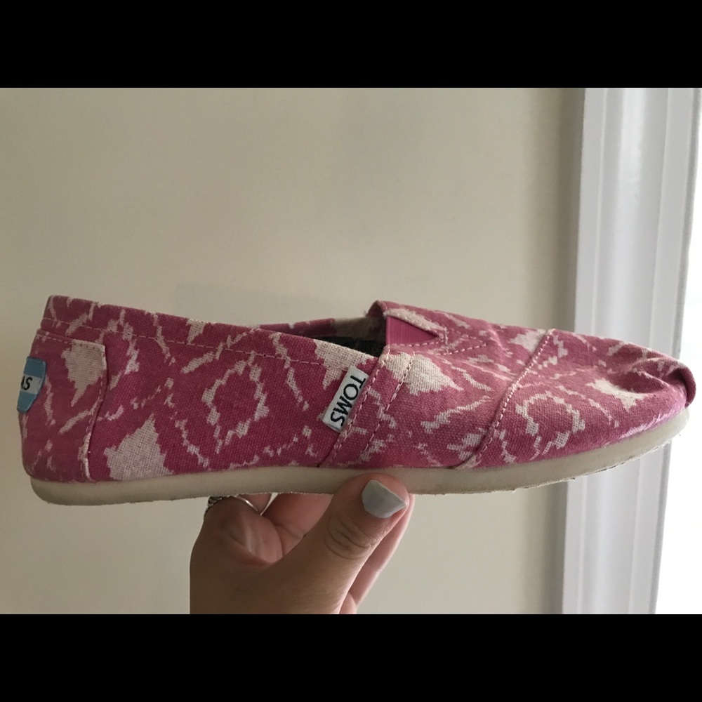 Barely Worn Women's Pink 6.5 Toms