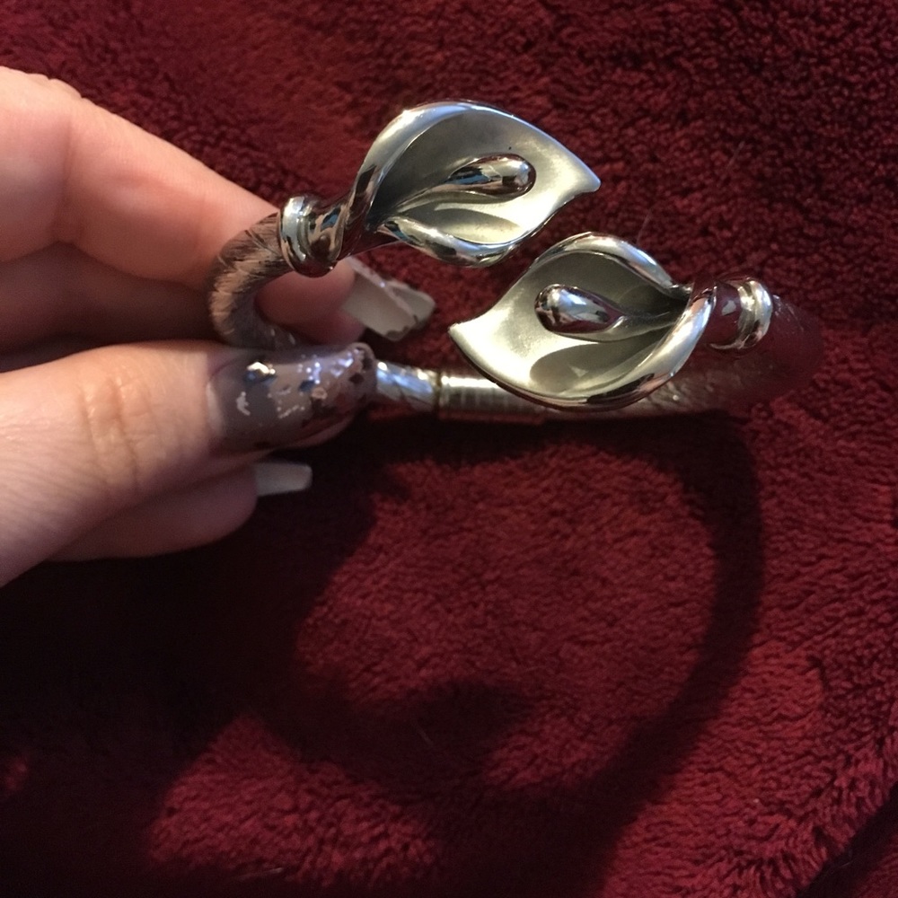 Gorgeous stainless steel lily bracelet