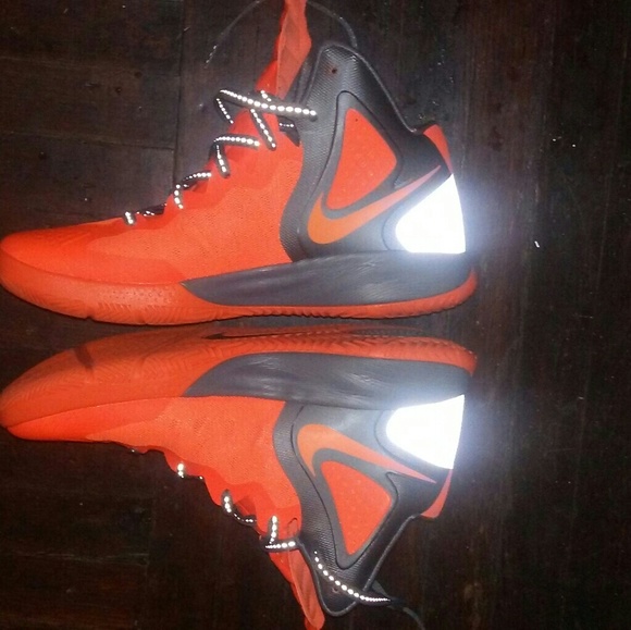 Athletic_Shoes