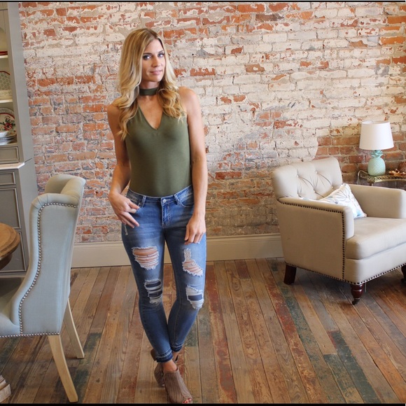 ✨LAST PAIR✨Medium wash destroyed skinny jeans - Picture 2 of 8