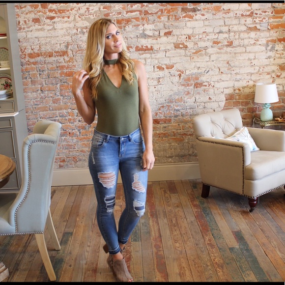 ✨LAST PAIR✨Medium wash destroyed skinny jeans - Picture 3 of 8