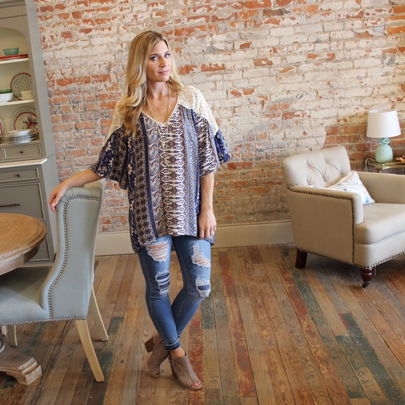 ✨LAST PAIR✨Medium wash destroyed skinny jeans - Picture 4 of 8