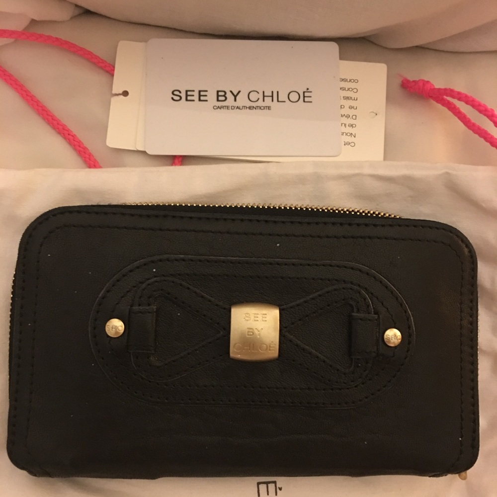 💯 authentic See by CHLOE wallet in black