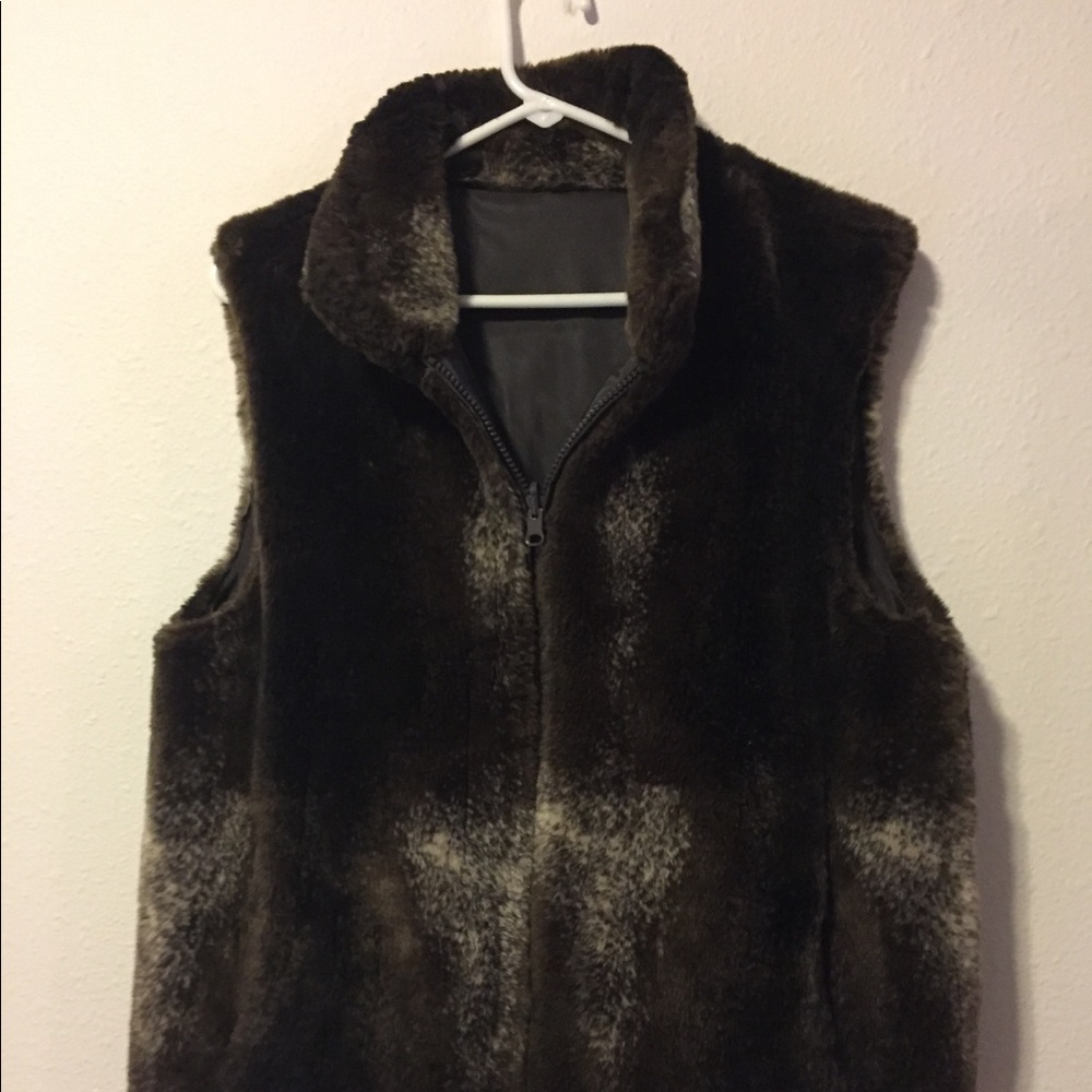 Reversible faux fur zipper vest, browns w/pockets