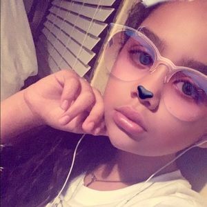 Meet your Posher, Jasmine