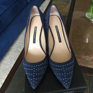 Navy blue suede pump