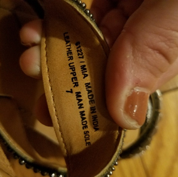 Barely worn Carlos Santana sandals! Size 7! - Picture 4 of 4