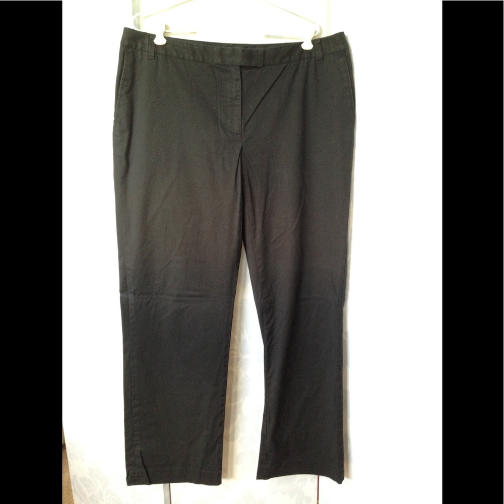 🌺 Black Liz Claiborne pants.