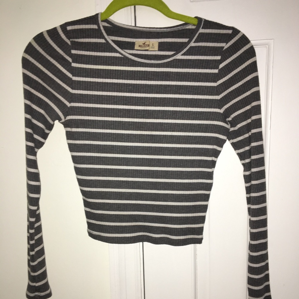 gray and white striped long sleeve crop top