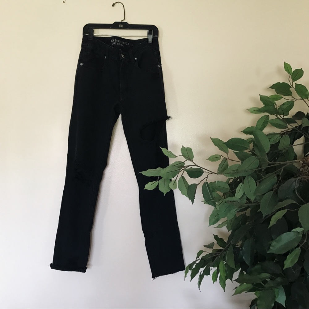 Distressed Tomgirl AE Jeans.