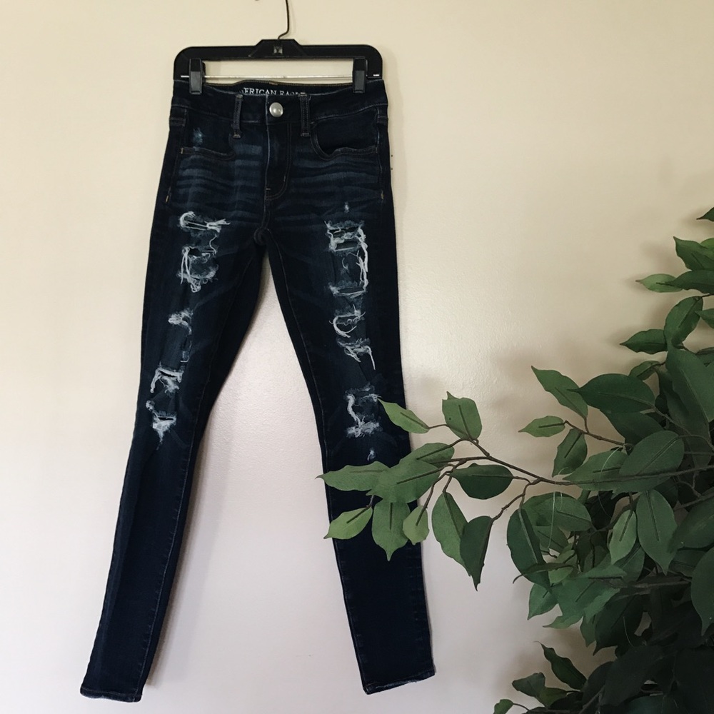 Distressed AE Jeggings.