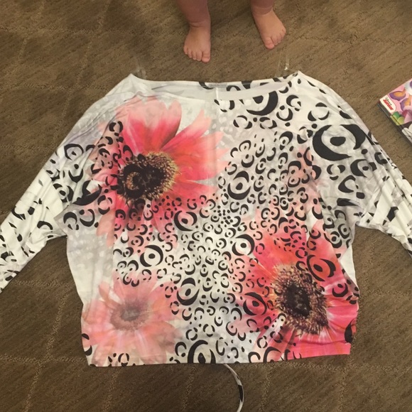 Flowy flower top - Picture 2 of 4