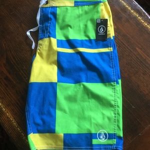Volcom Size 32 men's board shorts with tags!