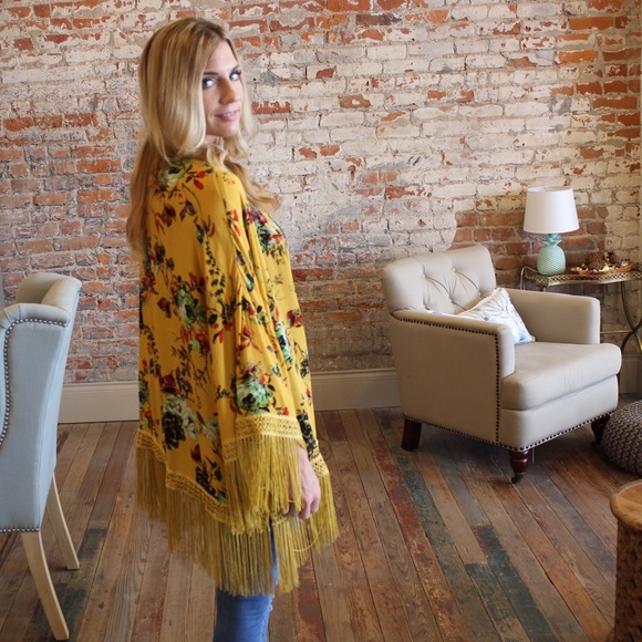 Gorgeous mustard floral fringe kimono - Picture 4 of 4