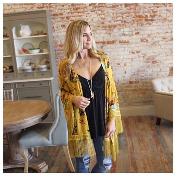 Gorgeous mustard floral fringe kimono - Picture 2 of 4