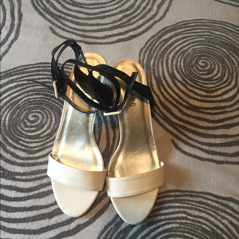 Ladies sandals