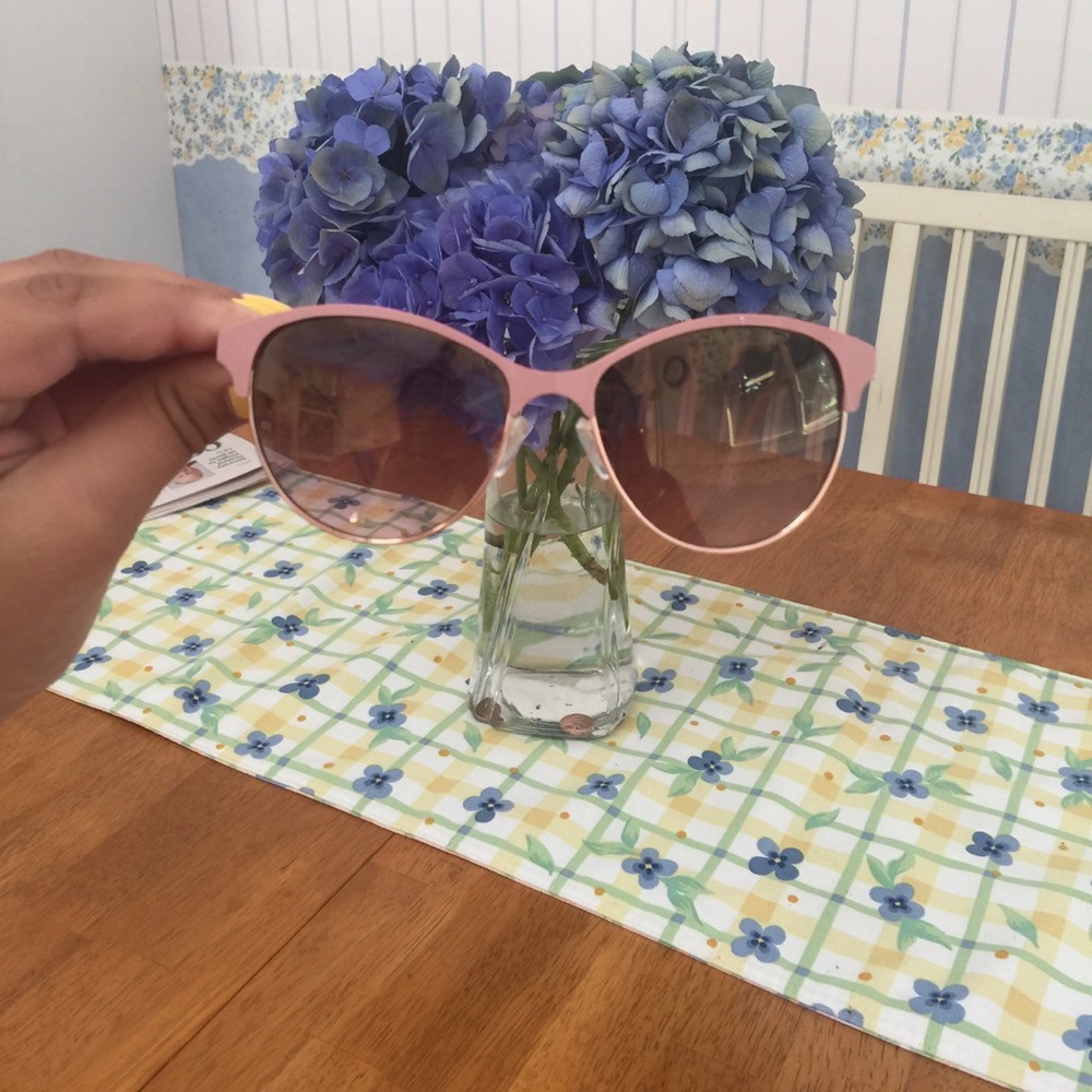 NWOT pale pink sunglasses