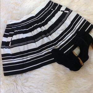 Banana Republic black and white skirt
