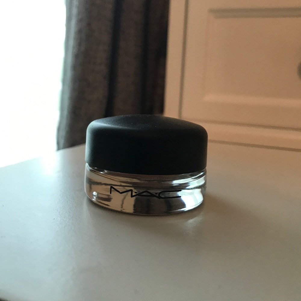 MAC Pro Longwear Paintpot in "Let me pop"