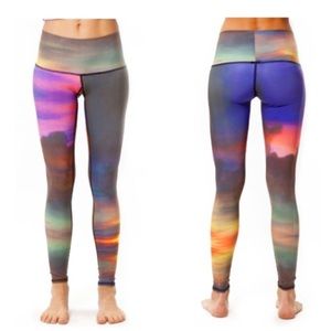 Teeki Clouds Hot Pants