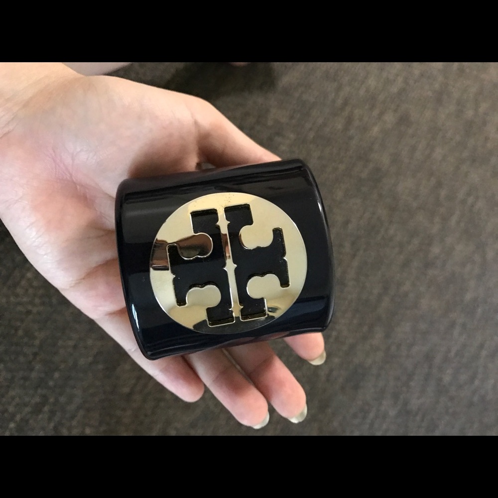 Tory butch bracelet.