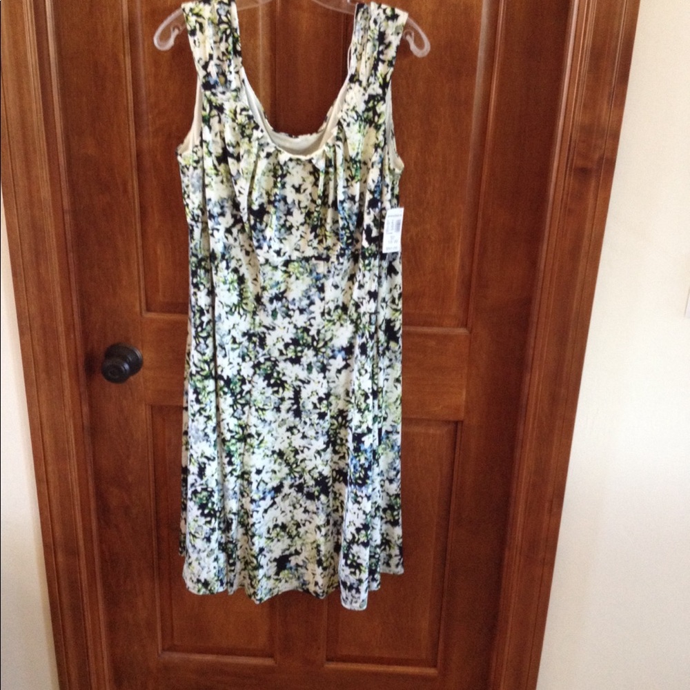 NWT Dress Barn Size 18 W summery floral dress