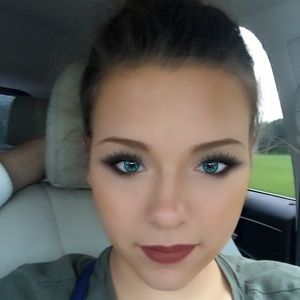 Meet your Posher, Chloe