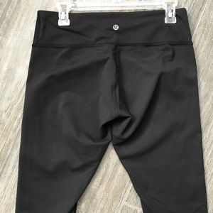 Black lululemon cropped leggings size 10