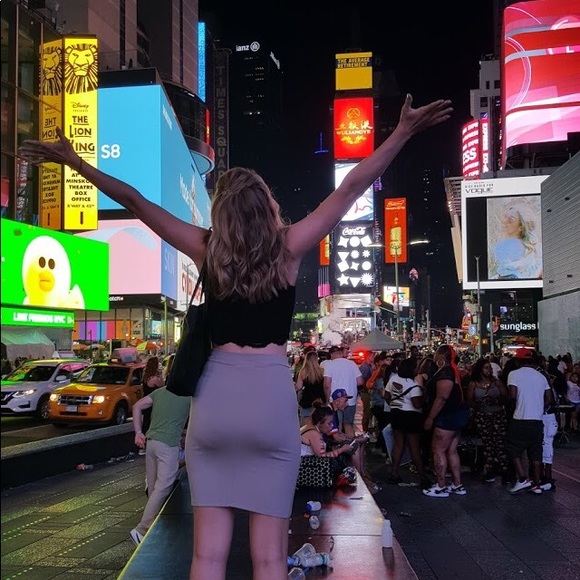 Welcome to Kaydee's Closet! - Picture 6 of 6