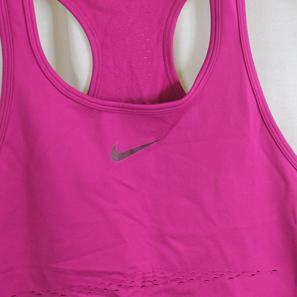 WOMENS NIKE FUSCHIA STRETCH TANK TOP MEDIUM - Picture 2 of 4