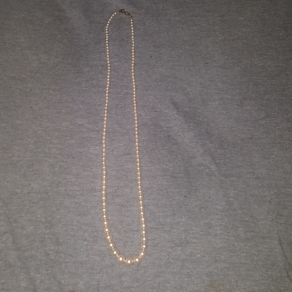Beautiful imitation pearl necklace