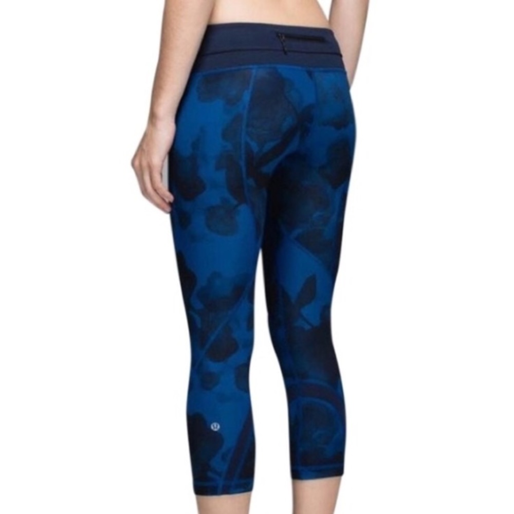 Lululemon Inky Floral Run Inspire Size 2 Crop