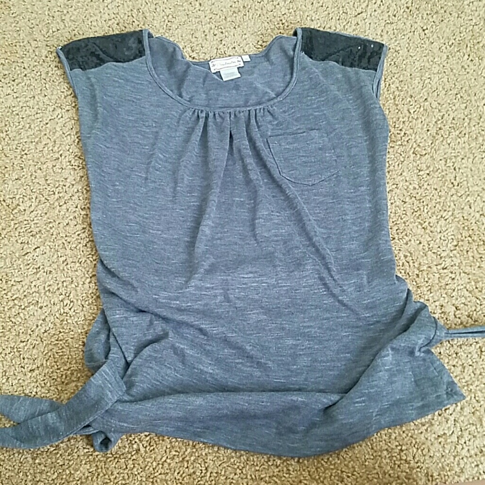 Gray top