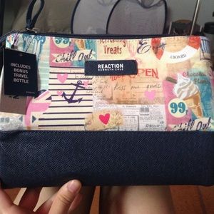 Kenneth Cole Travel Pouch