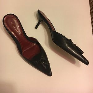 AnnTaylor kitten heel loafer Black w/tassels 7M