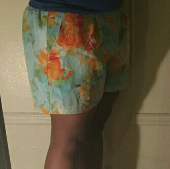 Pattern shorts - Picture 3 of 3