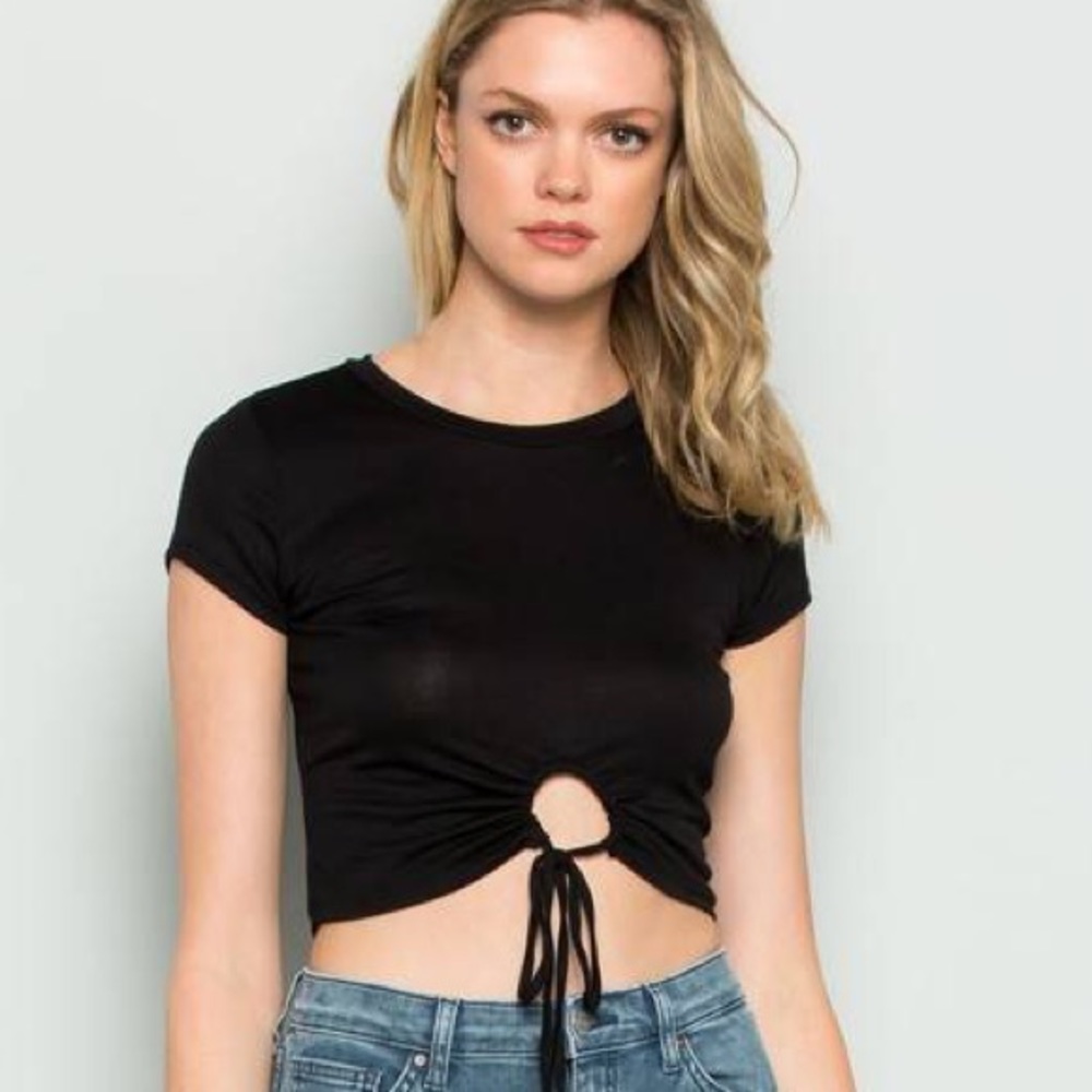 HOT pink tie front crop top🌞